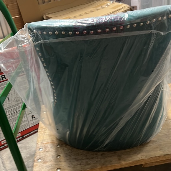 ATHERTON Tufted side chair - Picture 2 of 2